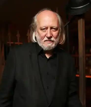 克劳斯瑙霍尔考伊·拉斯洛（László Krasznahorkai）