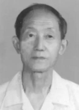 龚依群