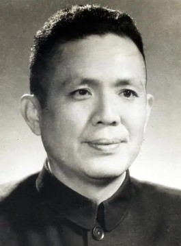 何伟